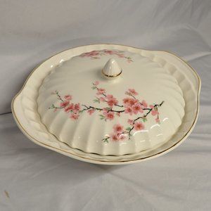 W.S. George Bolero peach blossom 123A 6 cup covered casserole dish (232w)